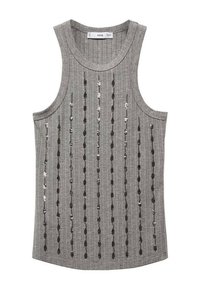 Grijze geribbelde tanktop met verticale zwarte en zilveren paillettelijnen, brede armsgaten en een afgeronde halslijn.