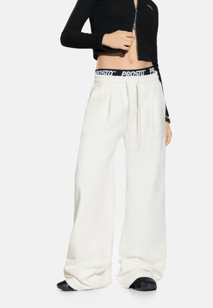 - Spodnie treningowe