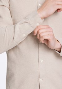 Junk De Luxe BRUSHED - Camisa - sand