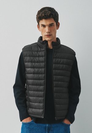 Next, REGULAR FIT - LIGHTWEIGHT SHOWER RESISTANT QUILTED GILET - Weste - black