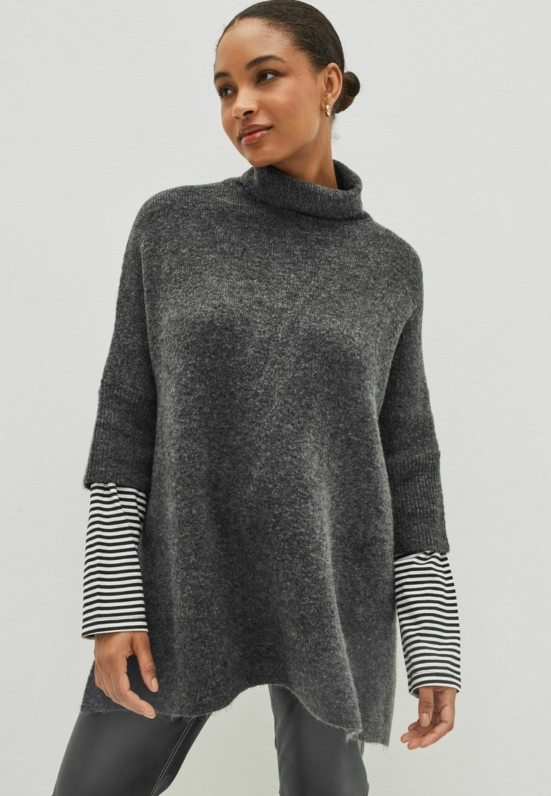 Next - KNITTED PONCHO WITH STRIPE SLEEVE - Striktrøje - charcoal grey, Forstør