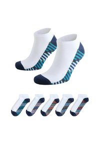 Zwei Paare Knöchelsocken. Ein Paar ist weiß mit einer blauen gemusterten Ferse, das andere hat verschiedene Streifen in Blau, Grün und Orange.