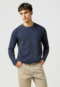 Unausgewählt, blue