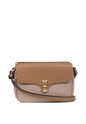 Crossbody tas in tan en beige gestikt leer, met een gouden sluiting en een afneembare schouderband. Compact rechthoekige vorm.