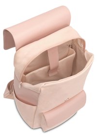 Rózsaszín h�átizsák, felgöngyölhető kialakítással, puha szövetből és bőrkiegészítőkből készült. Tágas belső térrel rendelkezik, szervezési zsebekkel.