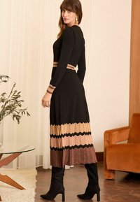 Love & Roses REGULAR FIT - CREW NECK MIDI  - Abito in maglia - black metallic