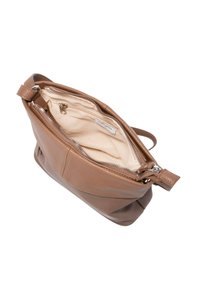 Brun läderväska med en slät textur, exteri�ör dragkedjeficka och ett rymligt beige tyginteriör som har ett mindre ficka med dragkedja.