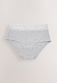 Biancheria intima femminile grigio chiaro con una fascia larga in pizzo bianco, posata su uno sfondo neutro.
