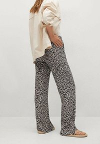 Mango Stoffhose - black