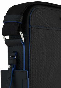 Le Tanneur Emile medium crossbody bag - Bandolera - noir le bleu