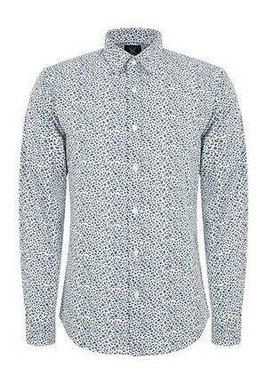 Biała koszula z długim rękawem w niebieski kwiatowy wzór, z kołnierzykiem zapinanym na guziki i guzikami z przodu. Wykonana z lekkiego materiału o gładkiej teksturze.