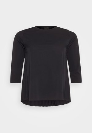 Zwarte top met driekwart mouwen, ronde hals en geplooide rugdetail. Glad textuur en een ontspannen pasvorm.