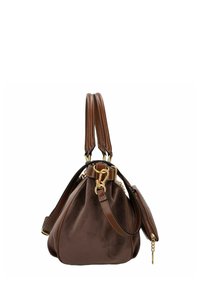 Borsa a mano in pelle marrone con forma arrotondata, texture liscia, doppi manici, dettagli in metallo dorato e una pochette zip removibile.