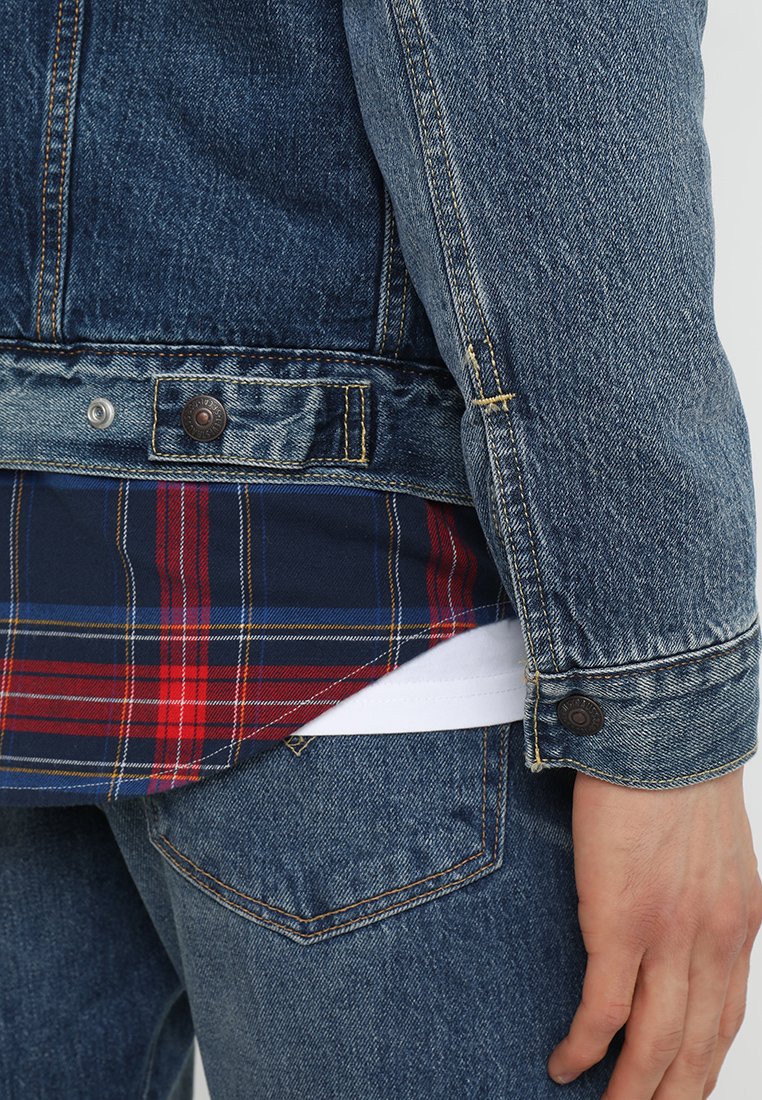 levi's chewy trucker