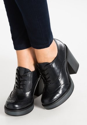 Tamaris Snørepumps - dark blue