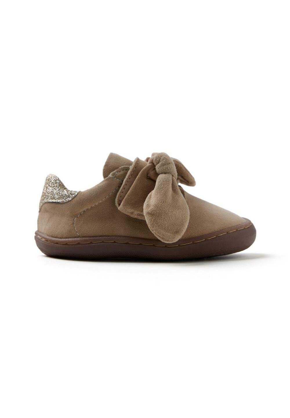 Gioseppo Se Vuelve Loco Poniendo Cuña Y Lentejuelas A Sus Zapatillas