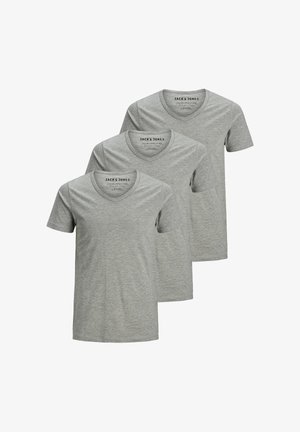 Tre magliette a maniche corte a V, semplici e di colore grigio chiaro, impilate in modo sfalsato.