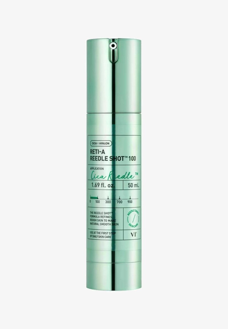 Flacon pompe cylindrique vert brillant étiqueté "RETI-A Reedle Shot 100" d'une capacité de 50 ml, pour le soin quotidien afin d'affiner les peaux rugueuses.