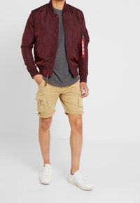 Alpha Industries Šortky - sand