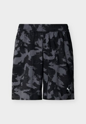 Pantaloncini sportivi con motivo mimetico nero e grigio, vita elastica, orlo dritto e piccolo logo Puma bianco sulla parte inferiore della gamba sinistra.
