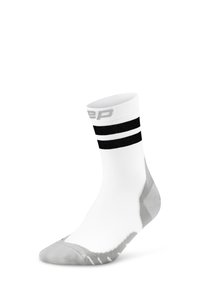 Calzini sportivi bianchi con strisce nere vicino alla parte superiore, tonalità grigia sulle punte e sul tallone, realizzati in un materiale testurizzato e traspirante.