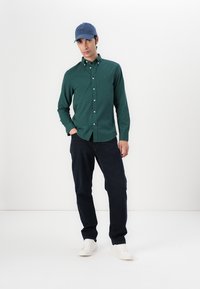 Tommy Hilfiger TAPERED HARLEM WINDUM  - Straight leg -farkut - windum blue black