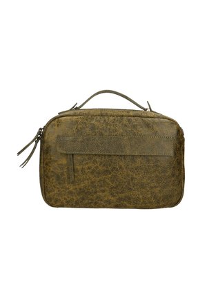 Trousse de toilette rectangulaire en cuir vert olive avec poignée supérieure, poche zippée à l'avant et finition texturée.