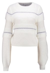 Vit kort tröja med en blandning av stickad och fluffig textur, med horisontella ränder i olika mönster och långa ärmar.