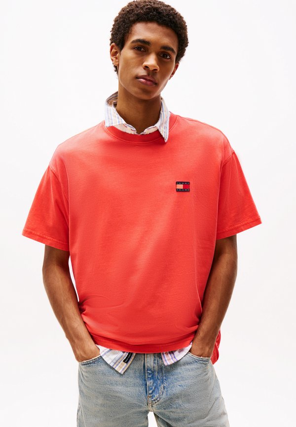 LABEL TEE - Basic T-shirt - bright vermillion