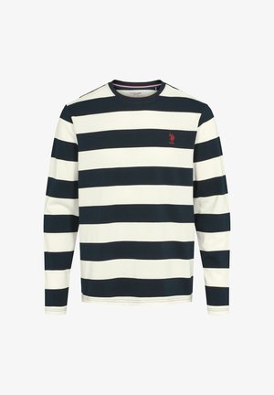 Hosszú ujjú, kerek nyakú póló széles tengerészkék és fehér vízszintes csíkokkal, valamint egy kis piros hímzett logóval a bal mellrészen.