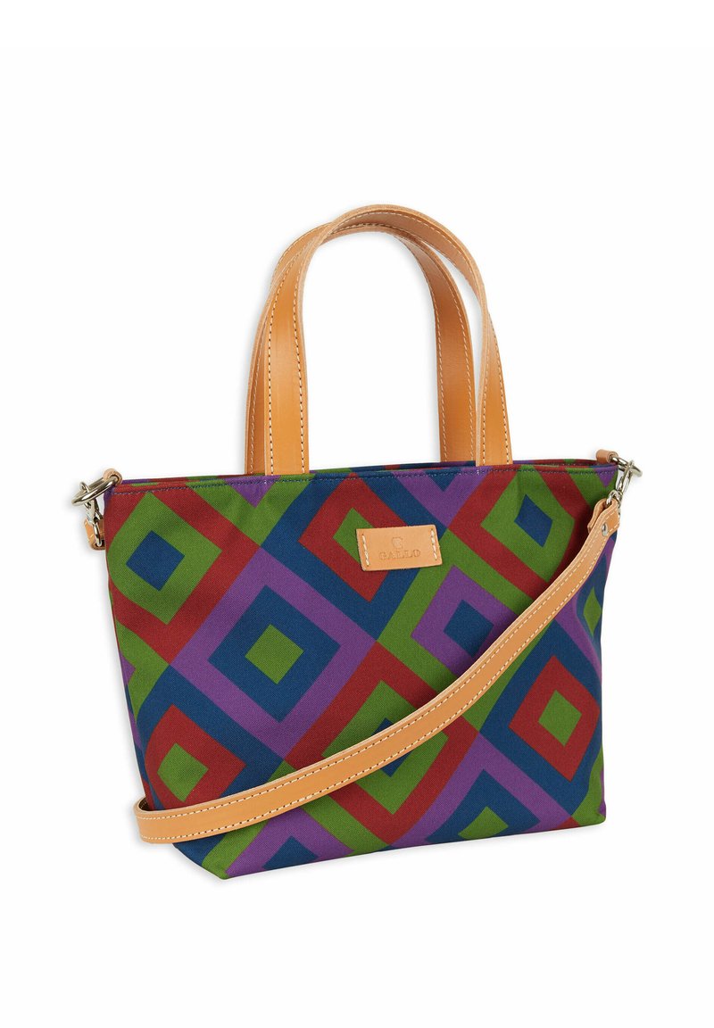 Borsa a mano colorata con motivo a diamante in rosso, verde, blu e viola su tessuto. Manici in pelle color tan e tracolla staccabile inclusi.