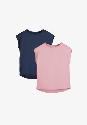 Deux chemises sans manches en coton, une bleu marine et une rose clair, toutes deux avec des encolures rondes et des ourlets légèrement arrondis.