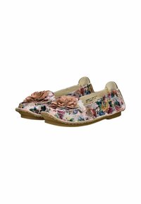 Scarpe con motivo floreale in rosa con una finitura testurizzata. Presentano due accenti a forma di rosa sulla parte anteriore e una suola bassa e piatta.