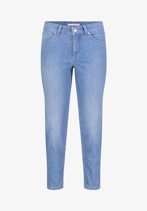 Jean slim bleu clair avec bouton à l'avant, fermeture éclair, passants de ceinture et design à cinq poches, présenté sur fond blanc.