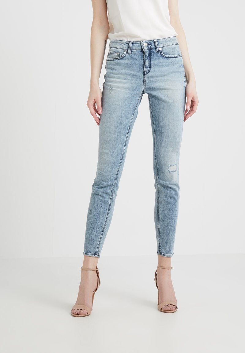 Ljust blå skinny jeans i denim med en blekt tvätt, med lätt slitage, fem fickor och dragkedja.
