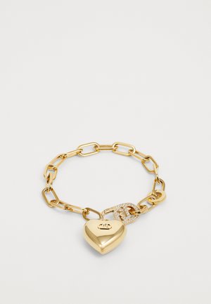 Bracciale in catena d'oro con un luccicante charm a forma di cuore con un lucchetto e una chiusura scintillante, decorata. Finitura liscia e lucida.