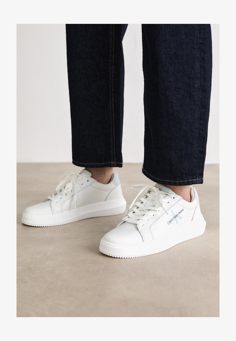 Calvin Klein Jeans CHUNKY CUPSOLE LACEUP MON - Tossud - bright white/plein air