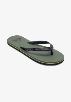 Flip-flop verde con cinturini in gomma nera, soletta testurizzata e un logo nero. Presenta una suola a strati con un design del bordo a contrasto.
