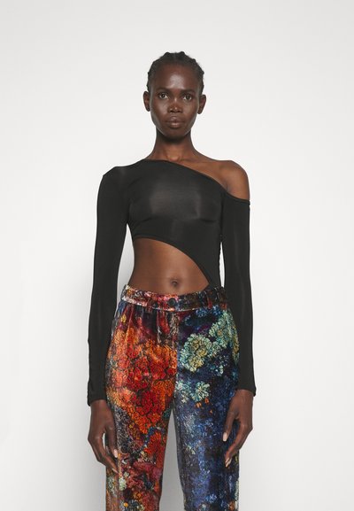 Materiel DIAGONAL CUT BODY - Trükipildiga T-särk - black