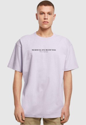 NEVER GIVE UP HEAVY OVERSIZED - T-shirt con stampa - lilac