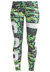Legíny s abstraktním vzorem v zelené, černé a oranžové barvě, s velkými bílými textovými akcenty. Vyrobené z pružné, strukturované látky.
