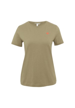 Olivgrünes Baumwoll-T-Shirt mit kurzen Ärmeln, Rundhalsausschnitt und einem gestickten roten Herz auf der linken Brust. Lässige Passform und glatte Textur.