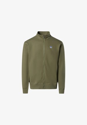 Giacca con zip di colore verde oliva realizzata in tessuto liscio. Presenta un colletto alto e un piccolo logo blu sul petto. Design semplice con polsini a costine.