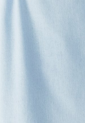 Hellblauer Stoff mit feiner Textur, der eine glatte Oberfläche und ein dezentes Webmuster aufweist. Weiches und leichtes Material.