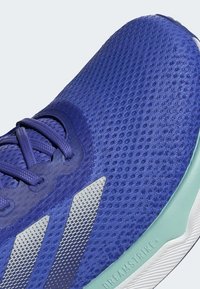 adidas Performance SUPERNOVA STRIDE - Laufschuh Straße - blue metalic/flash aqua