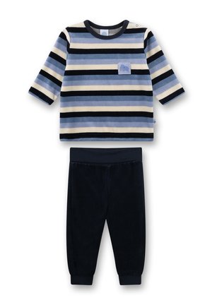 Langärmliges Babyoutfit mit oberteil in blau, weiß und marineblauen Streifen, das ein Elefanten-Patch zeigt, kombiniert mit einfarbigen marineblauen Hosen.