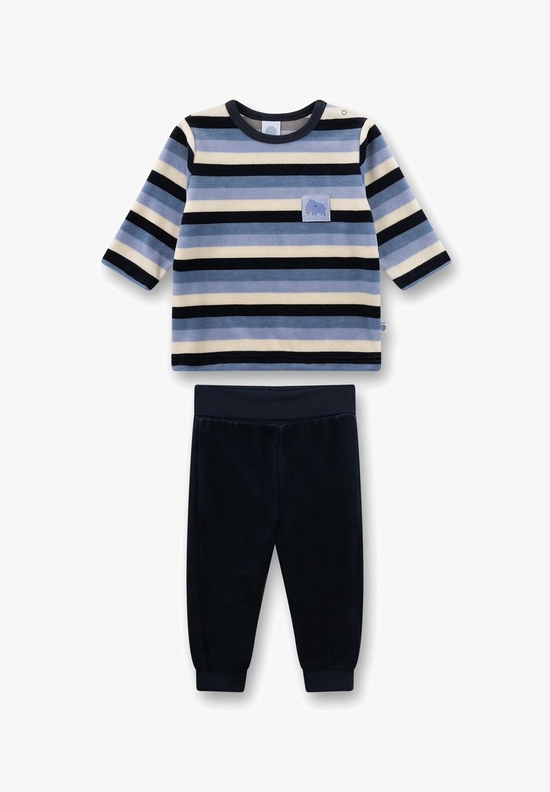 Langärmliges Babyoutfit mit oberteil in blau, weiß und marineblauen Streifen, das ein Elefanten-Patch zeigt, kombiniert mit einfarbigen marineblauen Hosen.