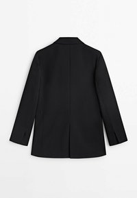 Zwarte blazer met een gestructureerd ontwerp, gegespt kraag, lange mouwen en een centrale rugventilatie voor gemakkelijk bewegen. Gladde textuur.