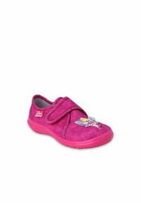 Rosa Schuh mit Obermaterial aus Stoff und Klettverschluss. Besitzt ein farbenfrohes Feenmotiv auf der Zehenpartie und eine strukturierte Sohle für besseren Halt.