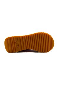 Sole di scarpa in gomma arancione, con scanalature orizzontali per aderenza e testo in rilievo "SUN68" e taglia "37" vicino al tallone.